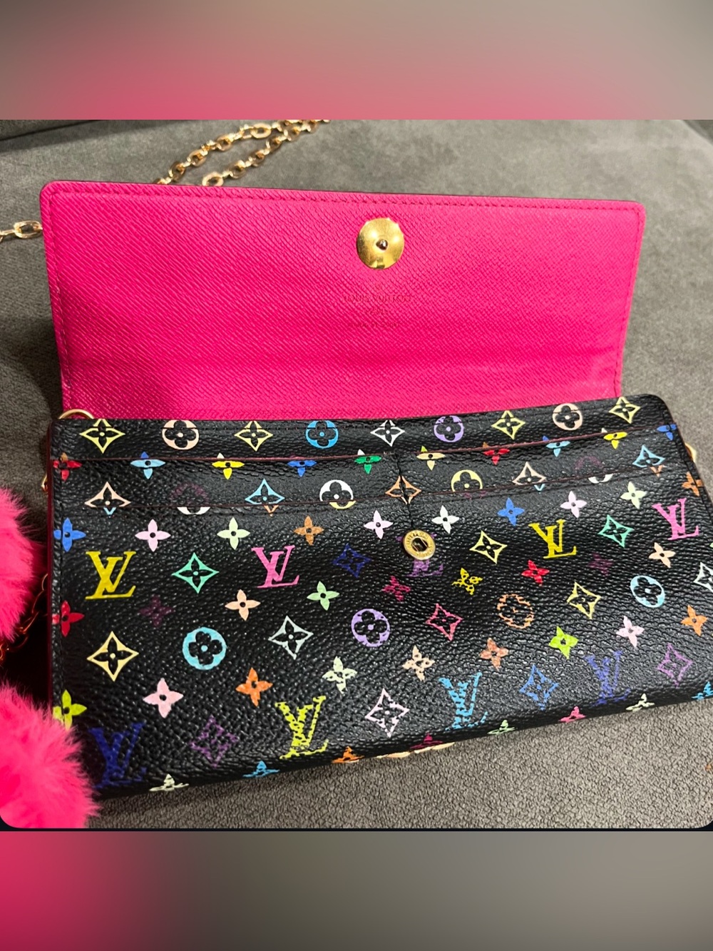 Louis Vuitton - Picture 9 of 17
